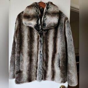 Elegant Faux Fur Coat in Gray and Brown